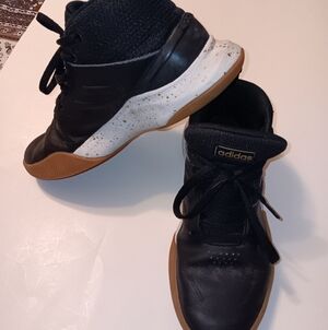 2019 Adidas OWNTHEGAME Basketball Shoes/Sneakers (EE9636) Preowned Men's Sz 8